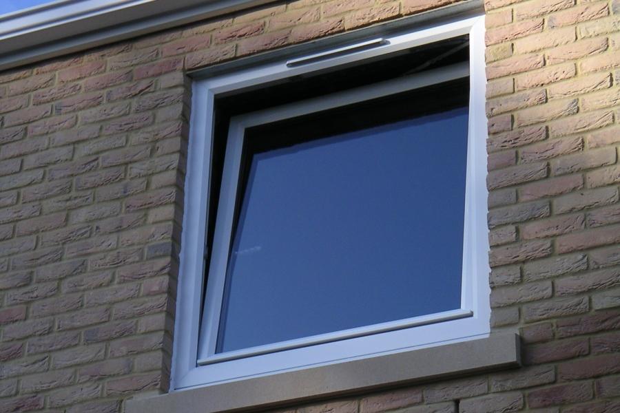 Liniar tilt and turn windows 