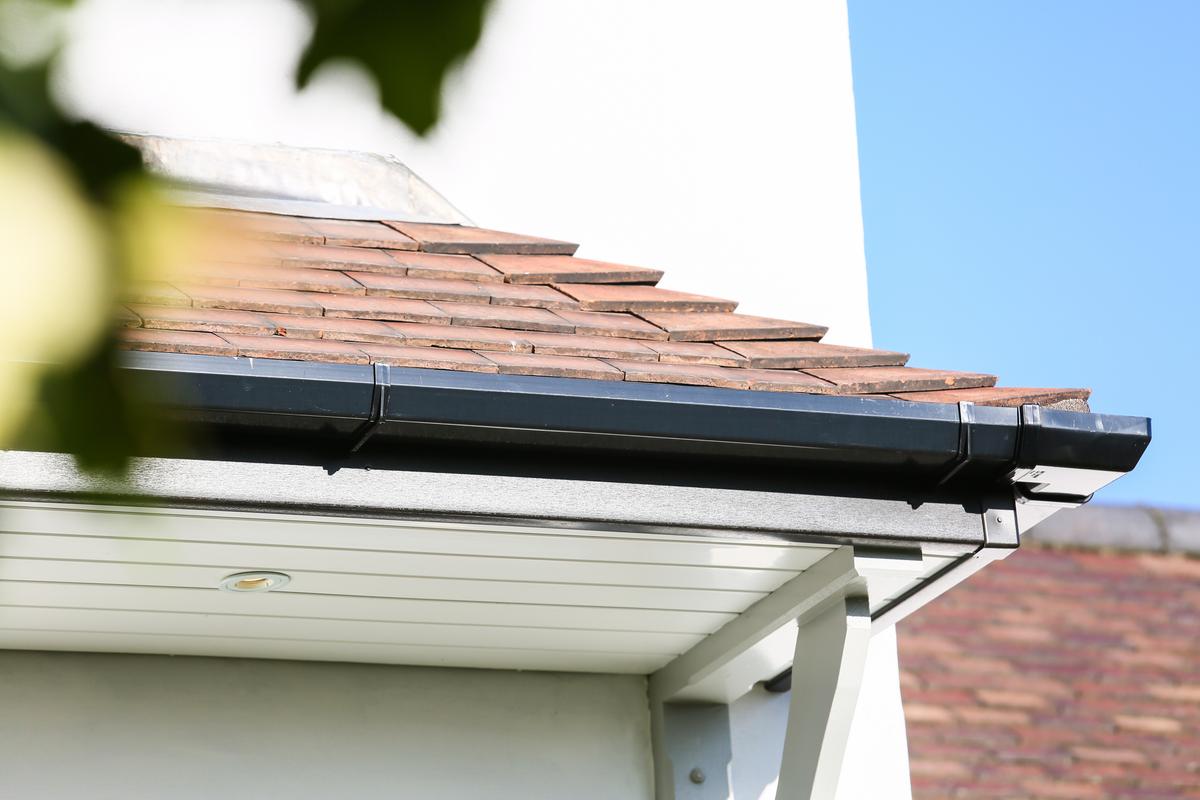 close up of Liniar roofline products 