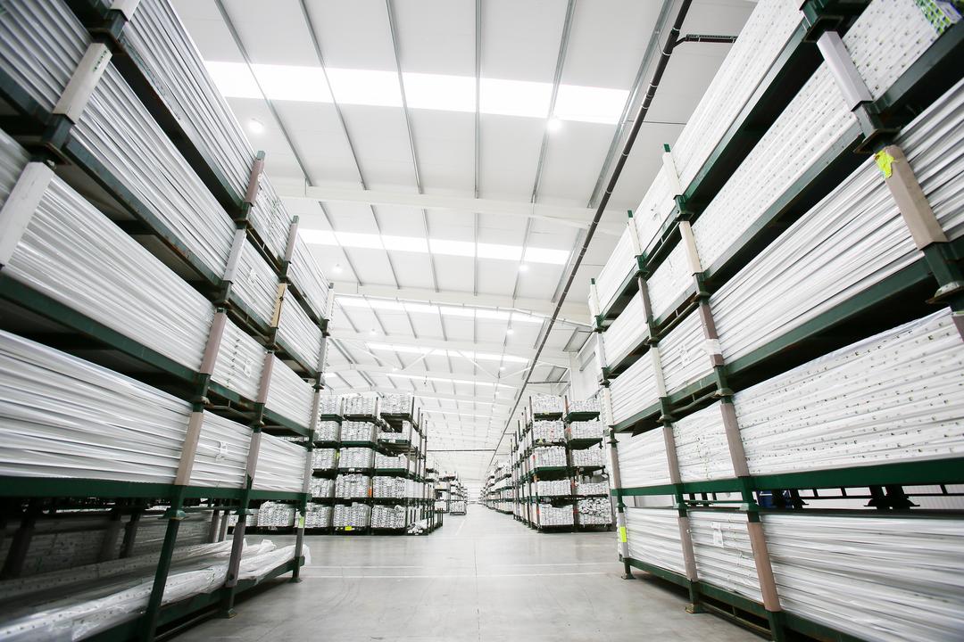 Liniar warehouse with stillages of profiles