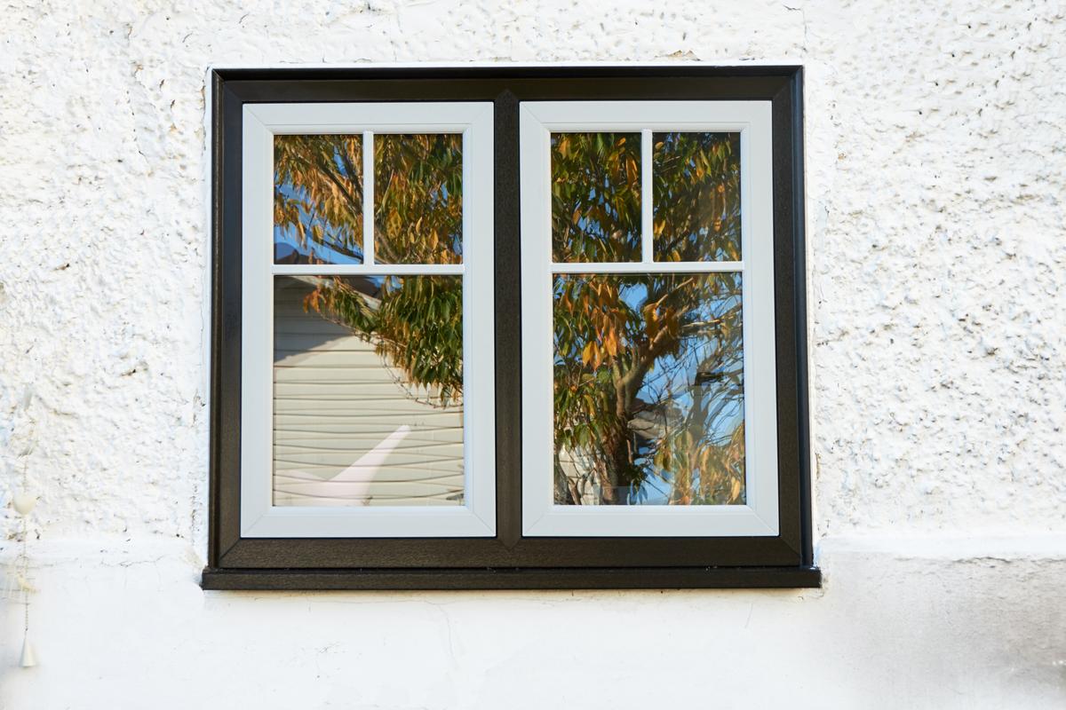 flush sash black and white