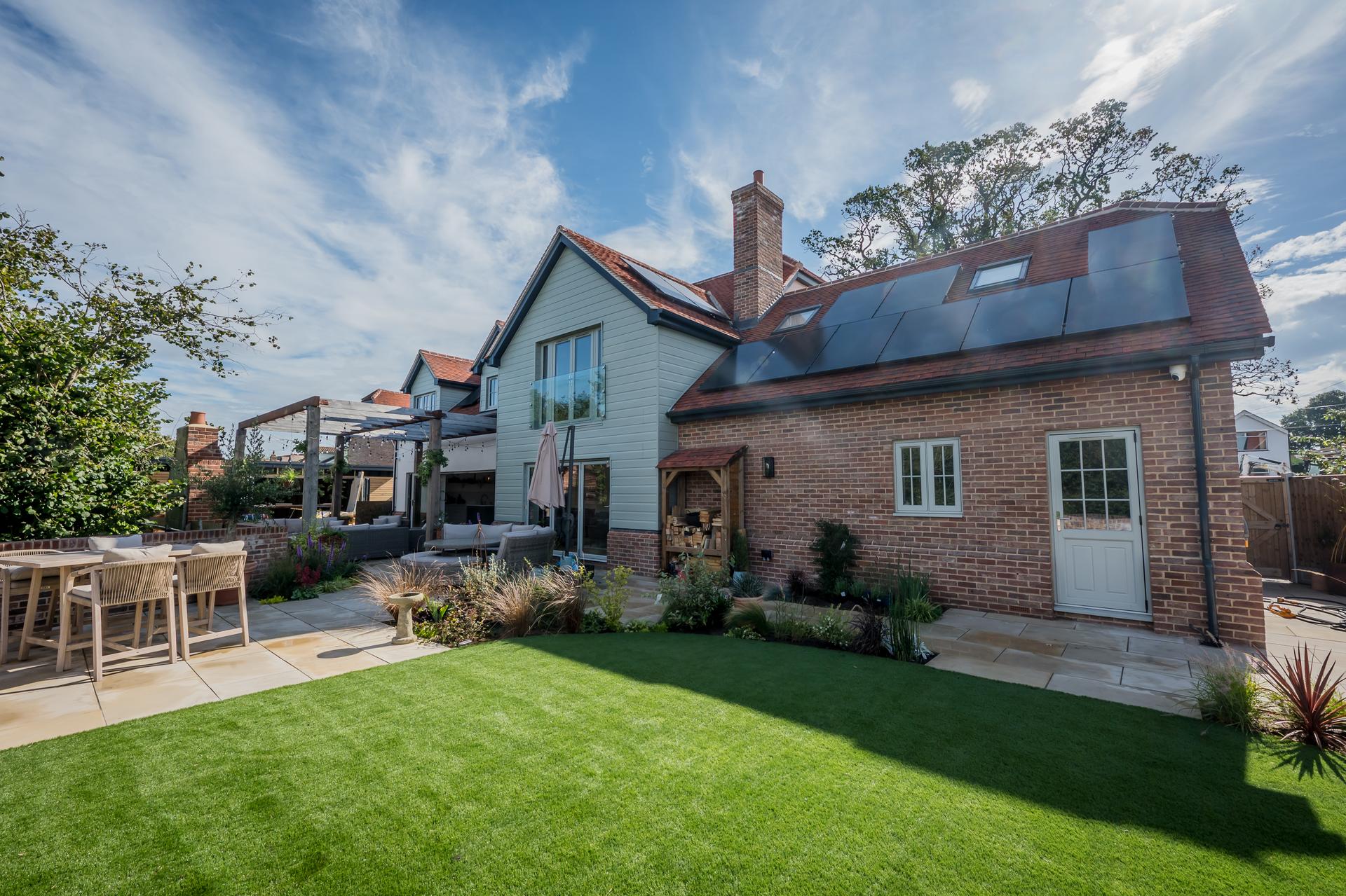 House with Liniar resurgence windows