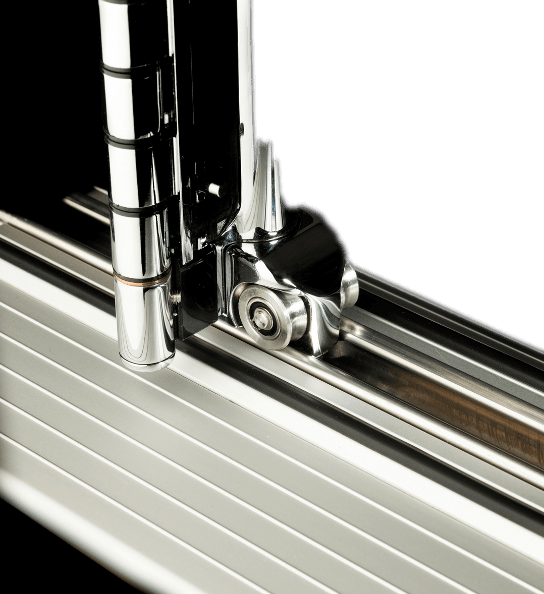 Alumina roller and threshold